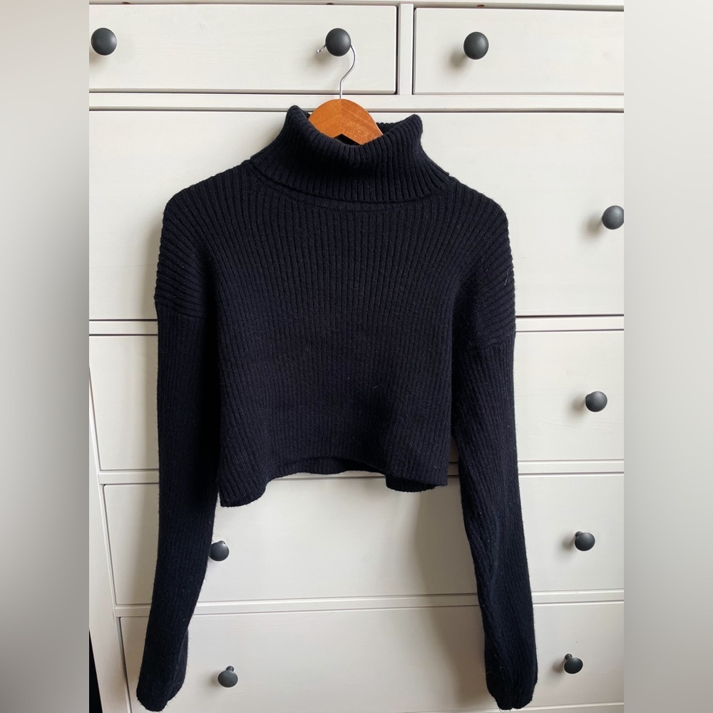 Thick Black Cropped Turtleneck Sweater (Size 4)